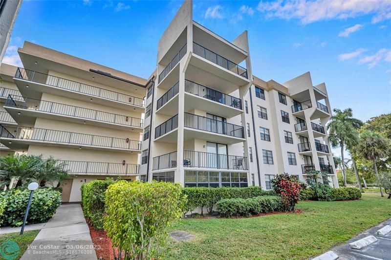 6193 Rock Island Rd in Tamarac, FL - Building Photo