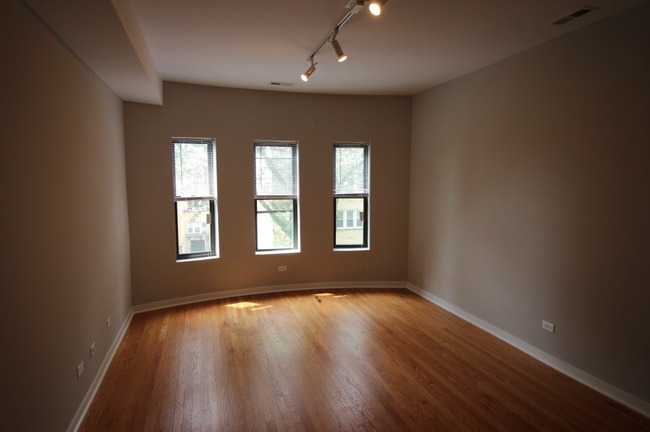 6447 N Claremont Ave, Unit 3