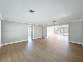 2533 NE 21st Ter in Lighthouse Point, FL - Foto de edificio - Building Photo