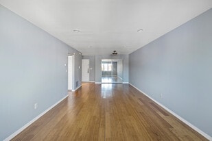 393 Laurel Ave, Unit #412 in Bridgeport, CT - Building Photo