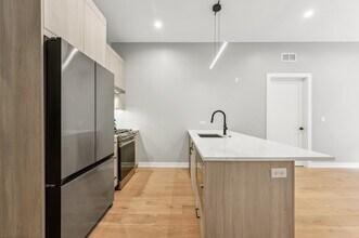 7006 N Glenwood Ave in Chicago, IL - Building Photo - Building Photo