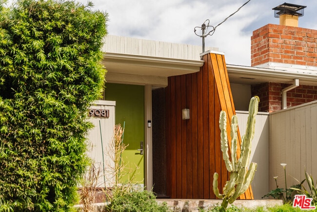 9081 Wonderland Park Ave in Los Angeles, CA - Building Photo - Building Photo