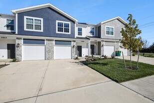 Sandstone Pointe in Bonner Springs, KS - Building Photo