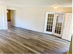 5349 Cameron Dr in Grand Prairie, TX - Foto de edificio - Building Photo