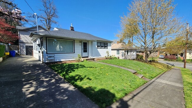 3901 SE 49th Ave in Portland, OR - Building Photo - Building Photo