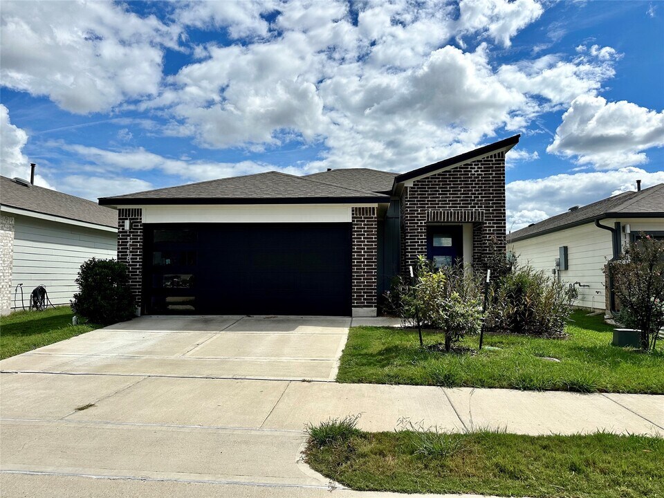 1118 Amistad Lp in College Station, TX - Building Photo