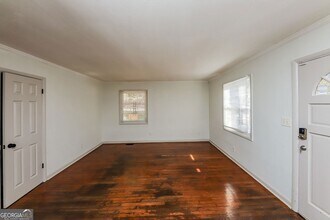 210 Oak Dr SE in Atlanta, GA - Foto de edificio - Building Photo