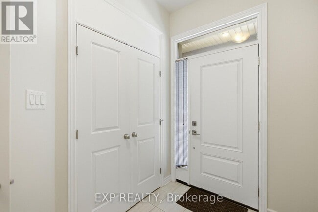 110 Jardiniere St in Ottawa, ON - Building Photo - Building Photo