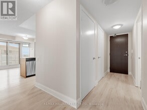 2181 Yonge St in Toronto, ON - Building Photo - Building Photo