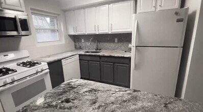 12 COLLEGE St in Jersey City, NJ - Building Photo - Building Photo