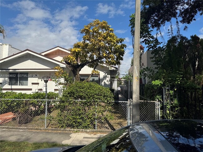 property at 1629 SW 10th St
