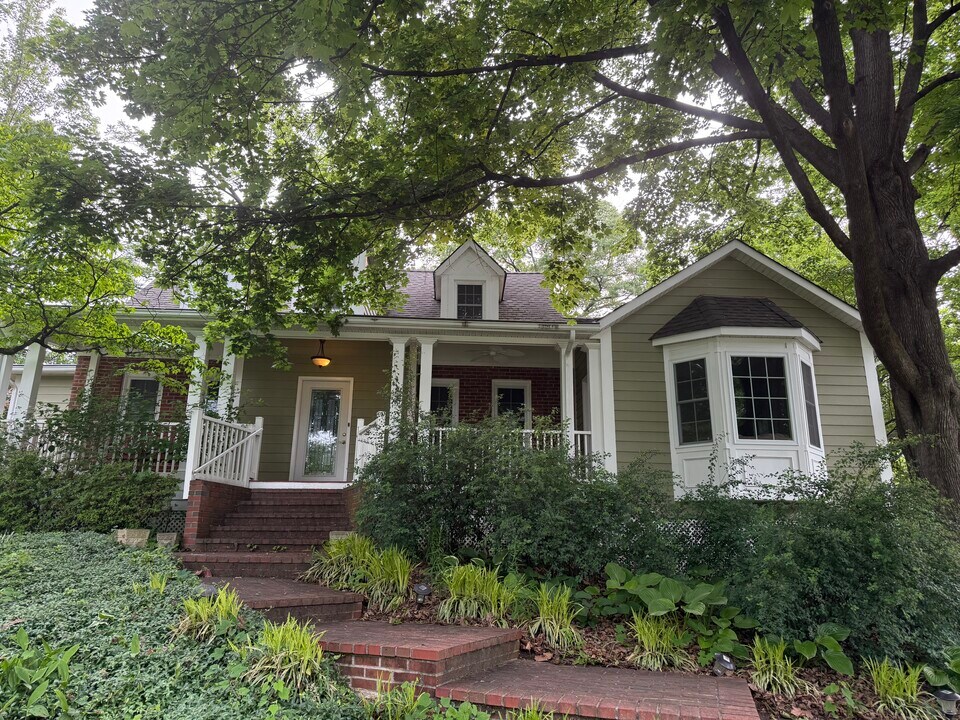 1408 N Buchanan St in Arlington, VA - Building Photo