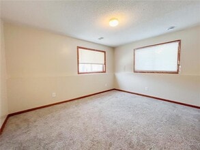 11331 W River Rd in Champlin, MN - Foto de edificio - Building Photo