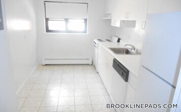 46 Harvard St, Unit 3 in Brookline, MA - Building Photo - Building Photo