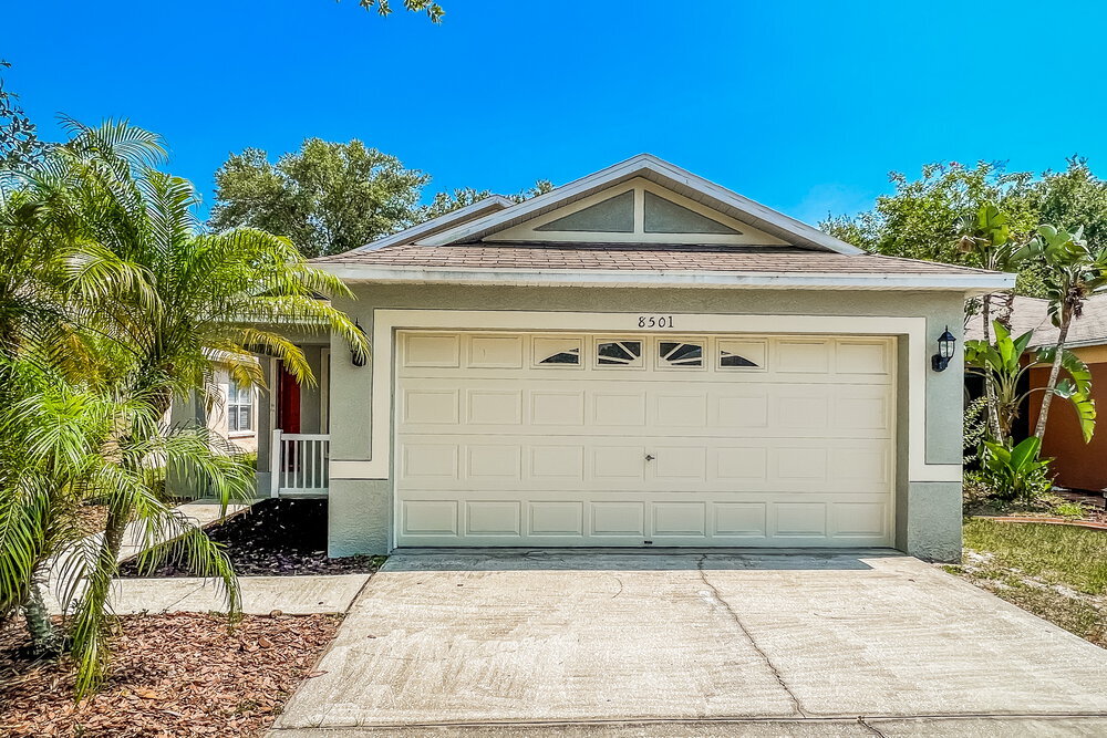 8501 Quarter Horse Dr in Riverview, FL - Foto de edificio