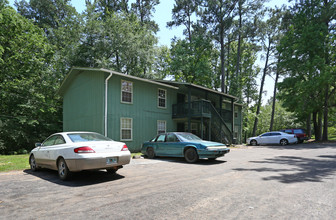 Whispering Pines Apartments in Chattahoochee, FL - Building Photo - Building Photo