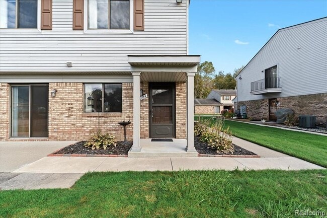 50105 N Jimmy Ct in New Baltimore, MI - Building Photo - Building Photo