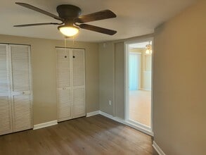 1003 Patterson Dr, Unit B in Sarasota, FL - Building Photo - Building Photo