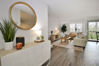 Carnegie Park Apartments in Southfield, MI - Foto de edificio - Building Photo