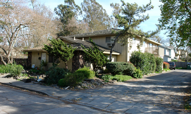 5120 Roma St in Santa Rosa, CA - Building Photo - Building Photo