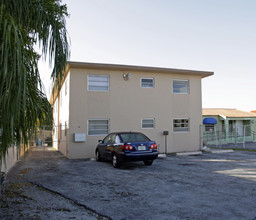 27 Tamiami Blvd in Miami, FL - Building Photo - Building Photo