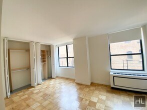 W 87th St in New York, NY - Building Photo - Building Photo