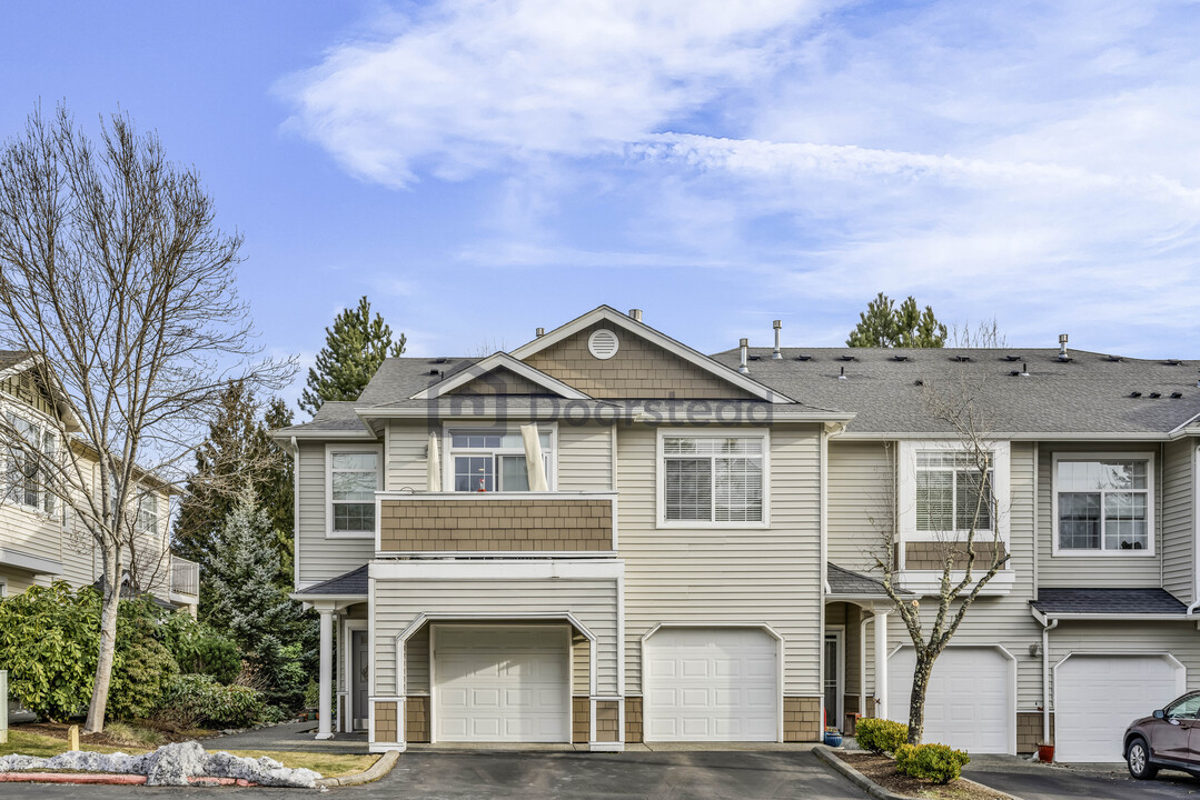 1855 Trossachs Blvd SE, Unit 503 in Sammamish, WA - Foto de edificio