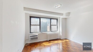 157e E 57th St in New York, NY - Building Photo - Building Photo