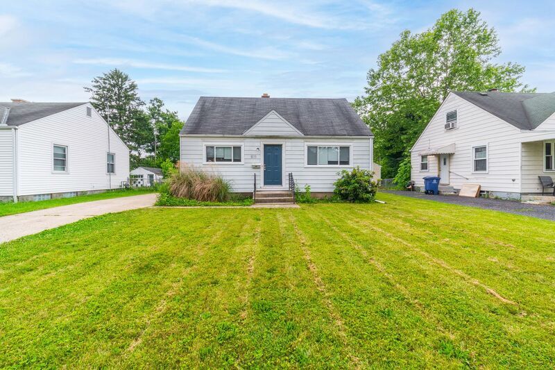 1193 Carolyn Ave in Columbus, OH - Building Photo
