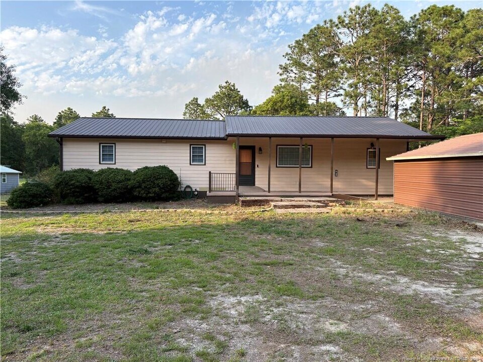 6987 Pittman Grove Church Rd in Raeford, NC - Building Photo