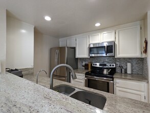 328 W Sunnyoaks Ave in Campbell, CA - Foto de edificio - Building Photo