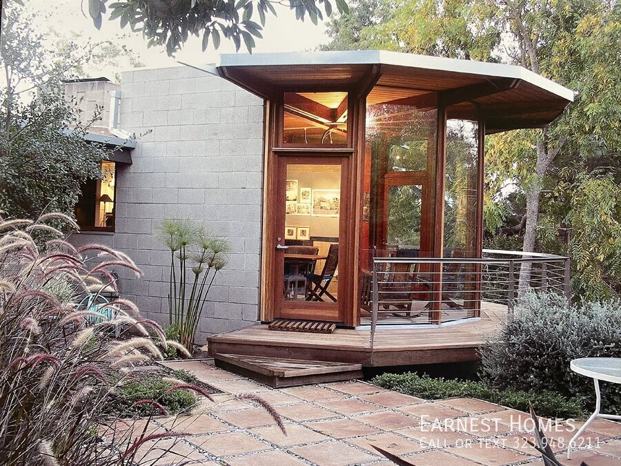 12400 Rochedale Ln in Los Angeles, CA - Building Photo