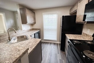 Woodhills Apartments in West Carrollton, OH - Building Photo - Building Photo