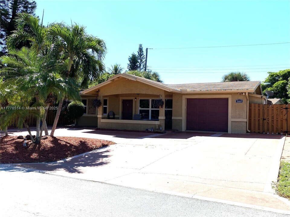 1660 NE 29th St in Pompano Beach, FL - Building Photo