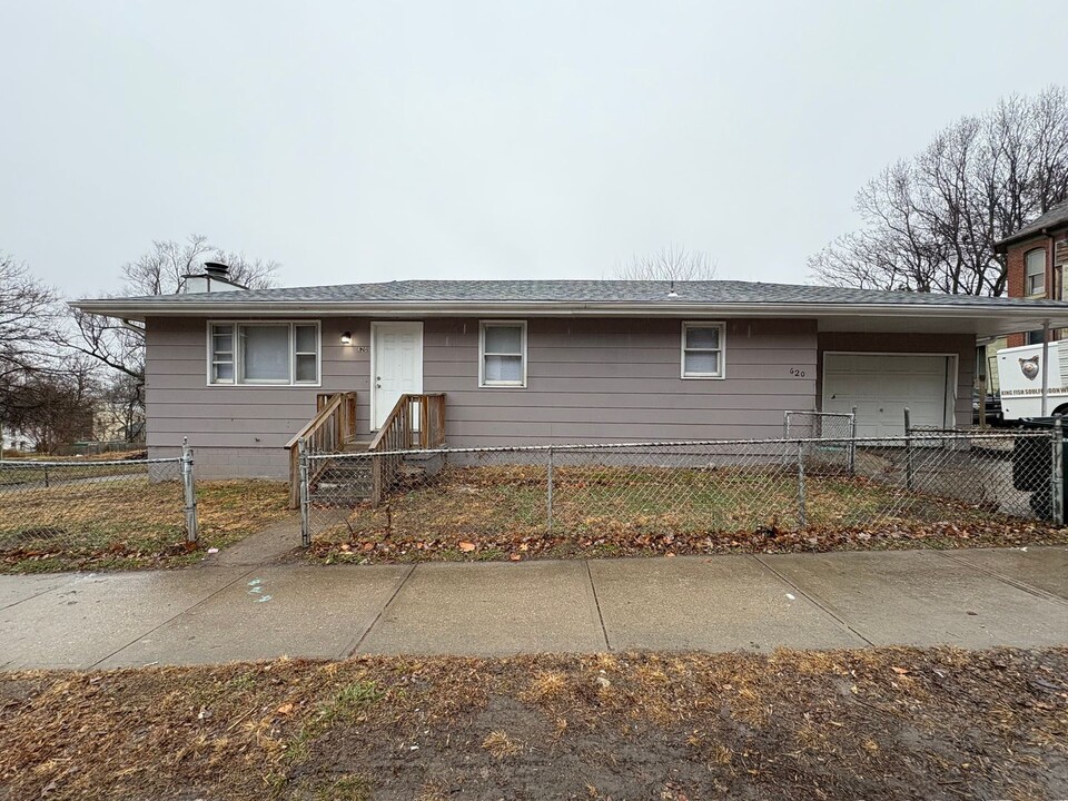 620 S 11th St in St. Joseph, MO - Building Photo