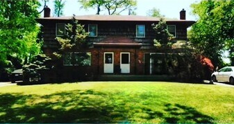 8082-82 Laurel Blvd in Ronkonkoma, NY - Building Photo