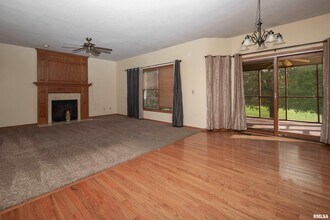 4005 Raleigh Ave in Bettendorf, IA - Building Photo - Building Photo