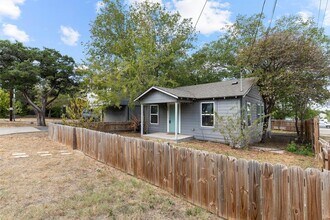 204 Lessin Ln in Austin, TX - Building Photo - Building Photo