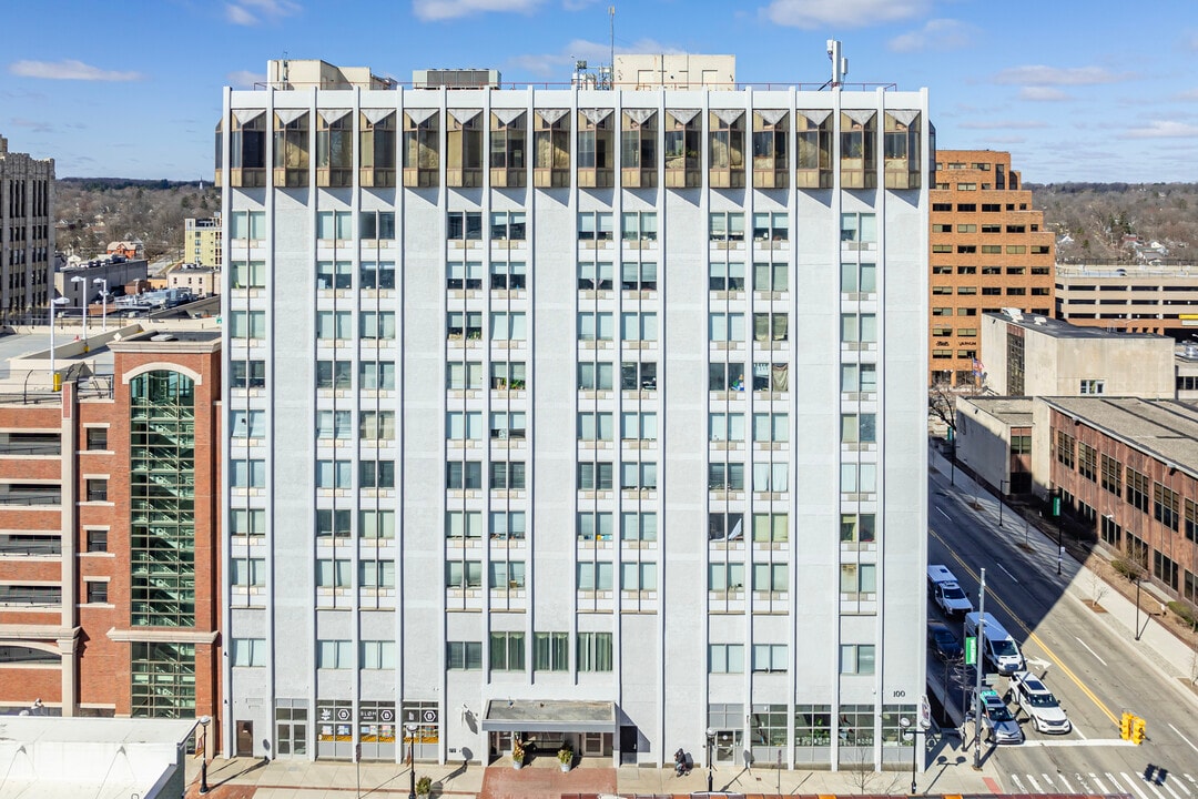 Courthouse Square - A 55+ Community in Ann Arbor, MI - Foto de edificio