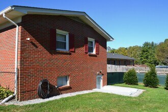 113 Harrell Rd in Johnson City, TN - Building Photo - Building Photo