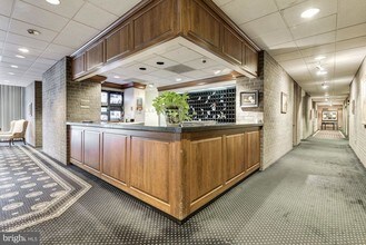 1800 Old Meadow Rd-Unit -719 in McLean, VA - Foto de edificio - Building Photo