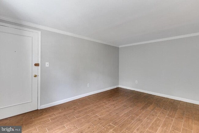 property at 702 S Arlington Mill Dr