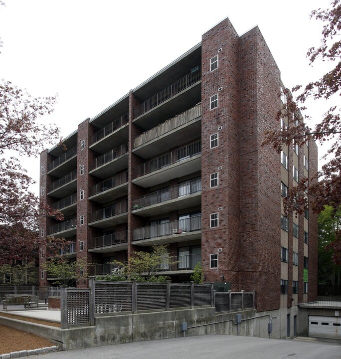 70 Centre Street in Brookline, MA - Foto de edificio