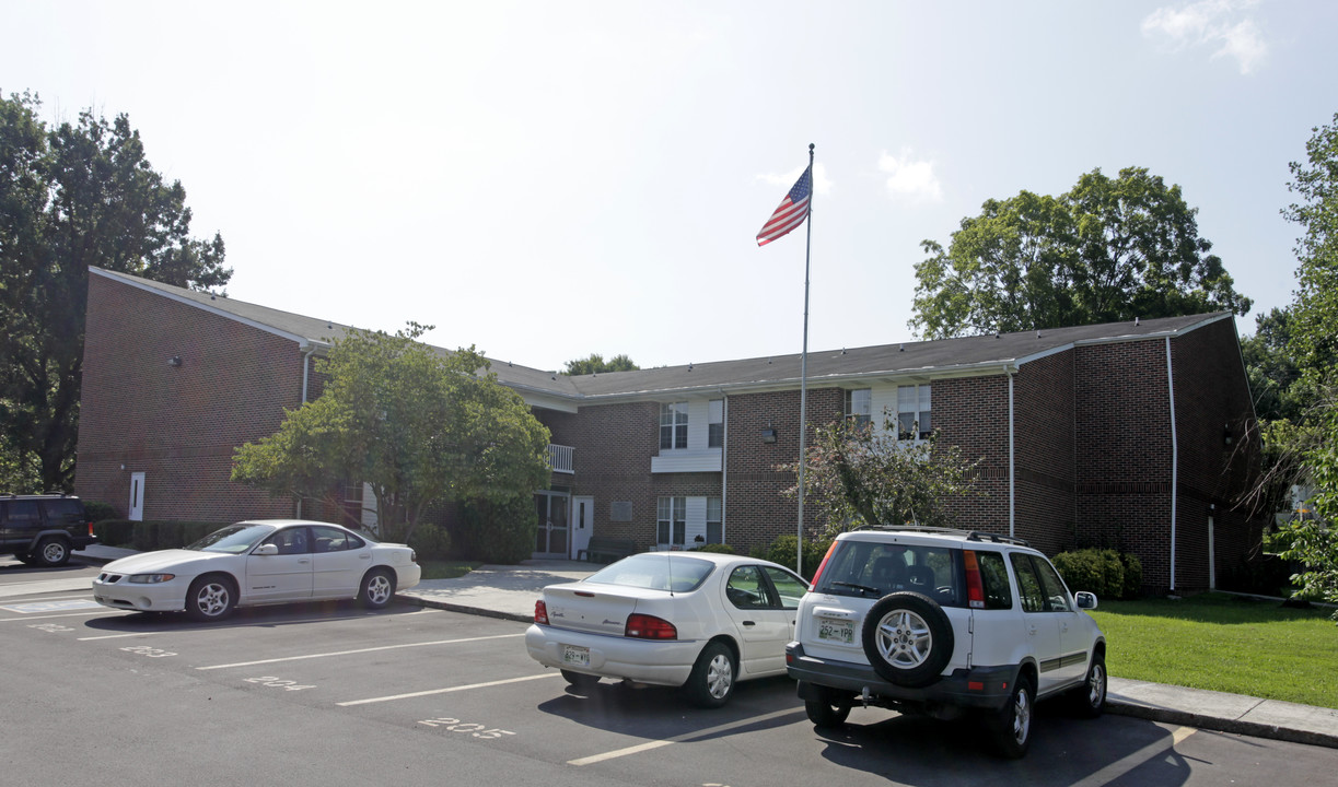 281 Kentucky St in Jacksboro, TN - Foto de edificio