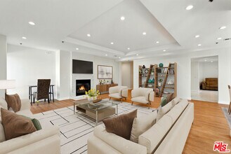 10336 Wilshire Blvd in Los Angeles, CA - Building Photo - Building Photo