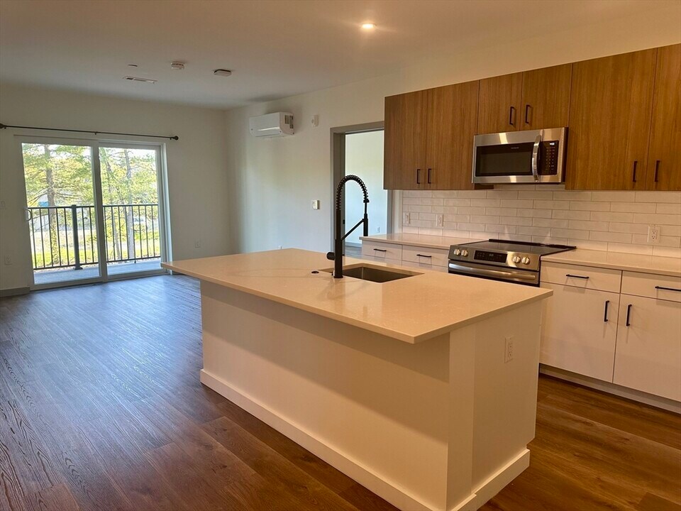 203 Lowell St in Wilmington, MA - Building Photo
