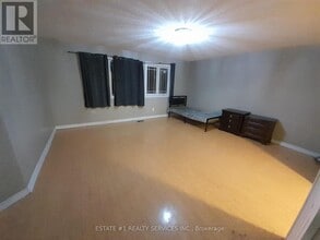 27 Cannon Crescent in Brampton, ON - Building Photo - Building Photo