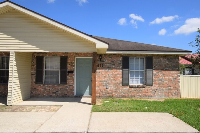613 E School St in Lake Charles, LA - Building Photo - Building Photo