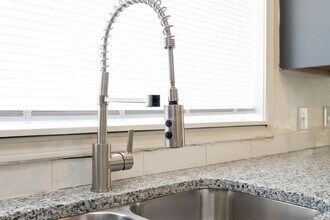 1700 N Harvard Ave in Wichita, KS - Foto de edificio - Building Photo