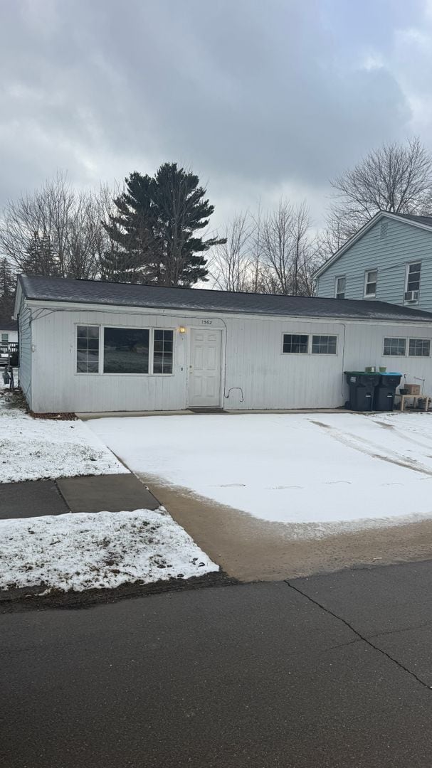 property at 1562 Kimberly St